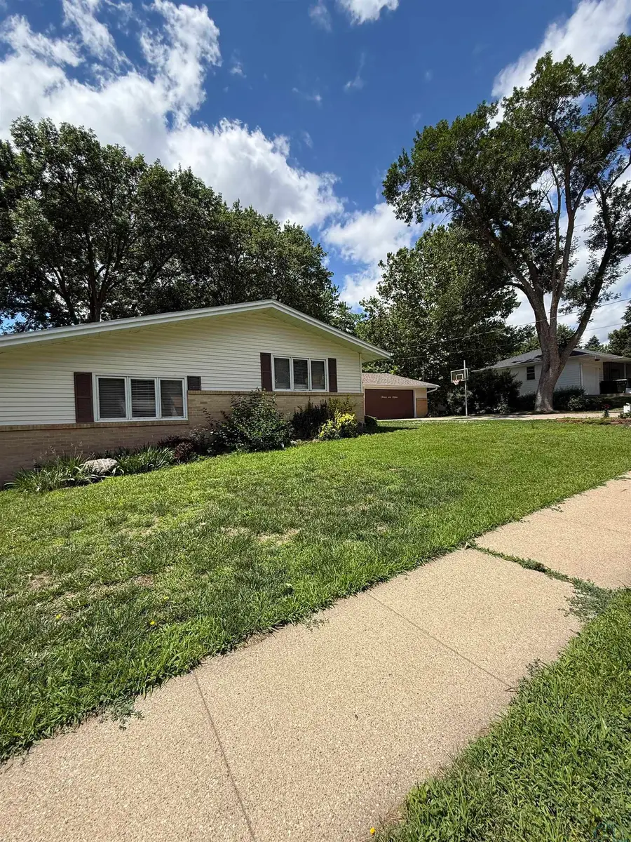 2915 S OLIVE ST, Sioux City, IA 51106 - #2