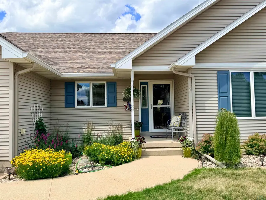 3209 LEONA DR, Storm Lake, IA 50588 - #3