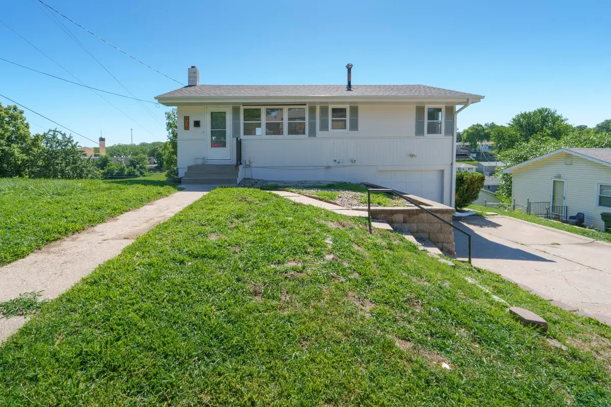 800 S GLASS ST, Sioux City, IA 51106 - #1