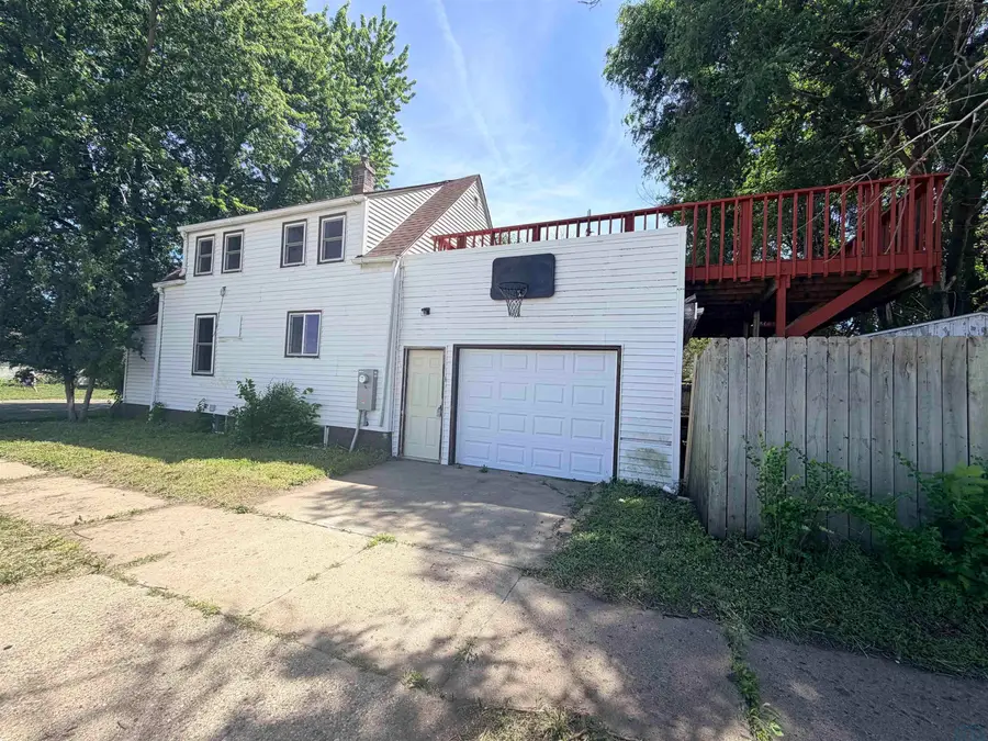 102 SE 7th St, Spencer, IA 51301 - #3