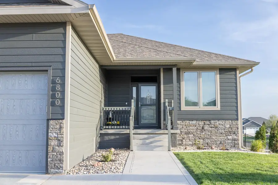 6800 Brookside Dr., Sioux City, IA 51106 - #3