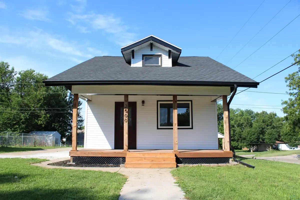 2500 SHIELDS AVE, Sioux City, IA 51106 - #1
