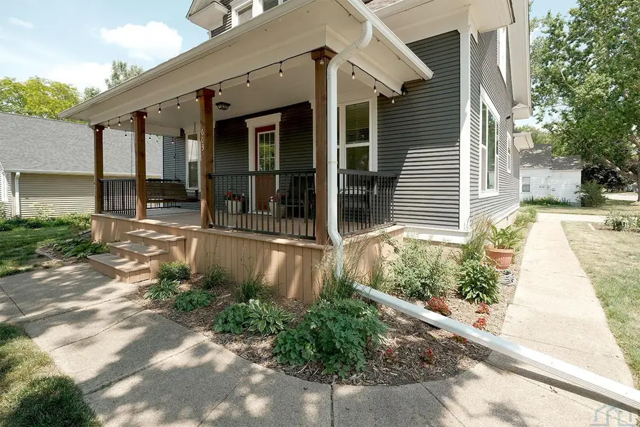 603 Arizona Ave NW, Orange City, IA 51041 - #2