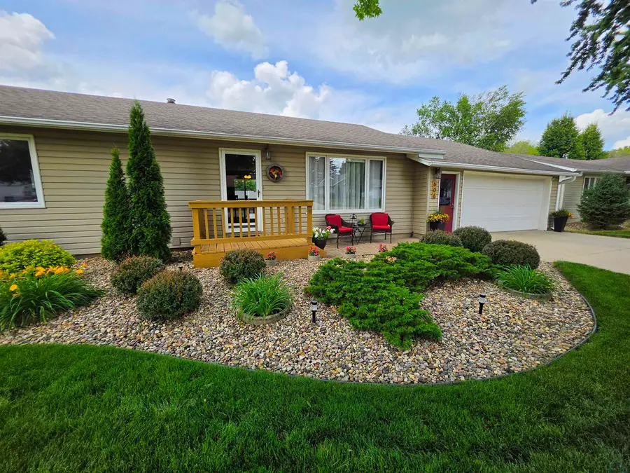 606 5th St SE, Orange City, IA 51041 - #3