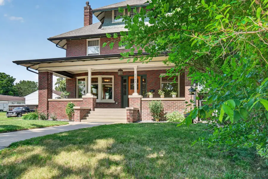 2201 Jackson St, Sioux City, IA 51104 - #2