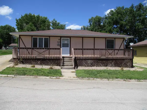 720 E Bluff Street, Cherokee, IA 51012