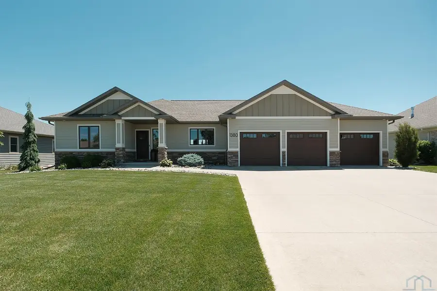 1380 8th Avenue SE, Sioux Center, IA 51250 - #2