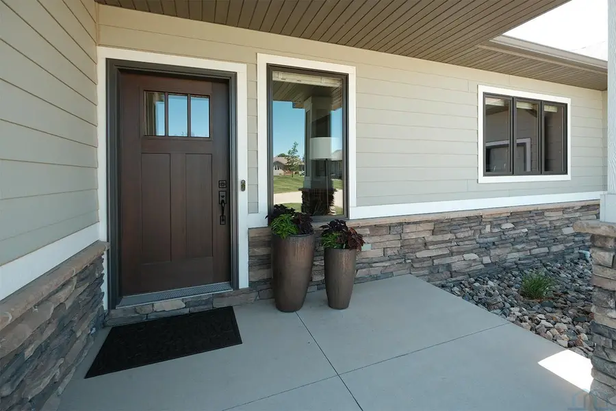 1380 8th Avenue SE, Sioux Center, IA 51250 - #3