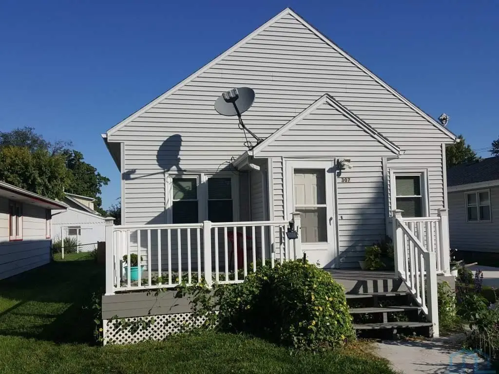 307 W 18, South Sioux City, NE 68776 - #1