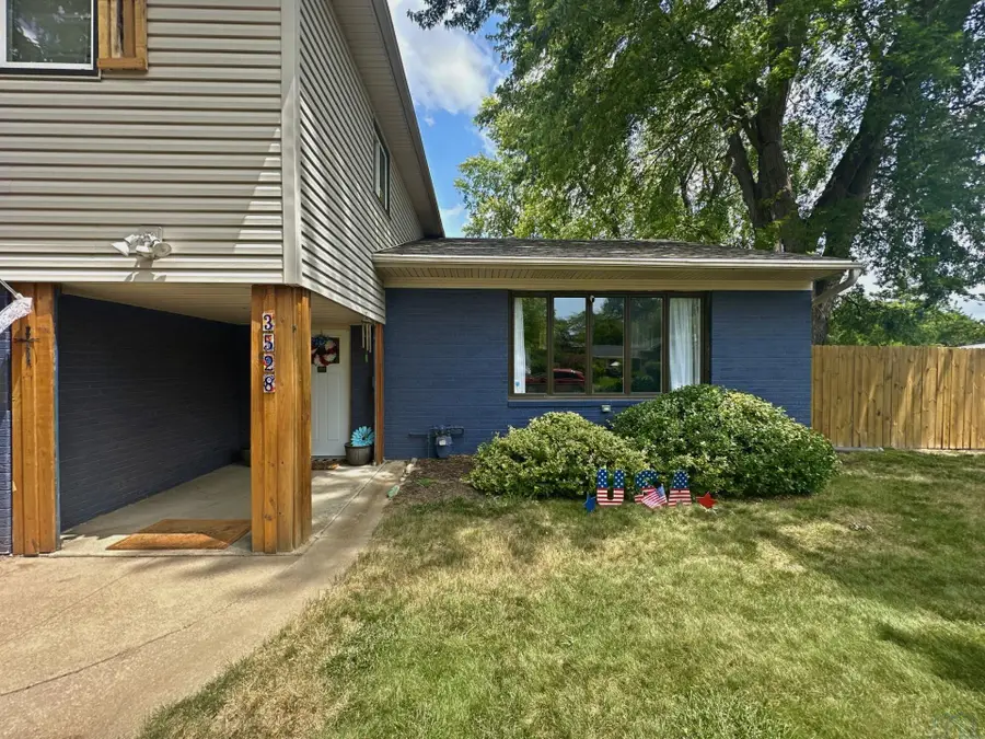 3528 CHEYENNE BLVD, Sioux City, IA 51104 - #3