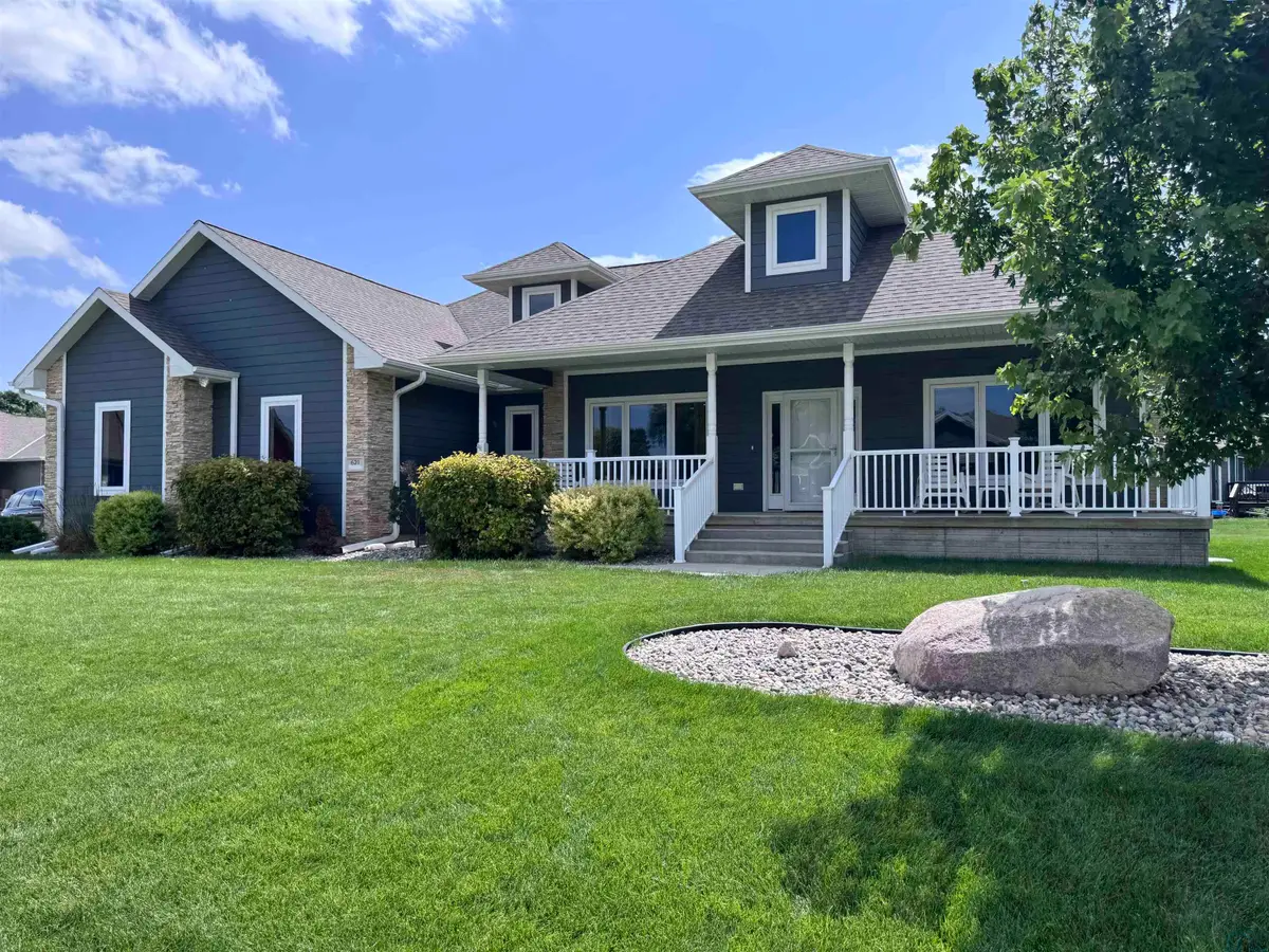 621 Bluestem Trail, Dakota Dunes, SD 57049 - #1