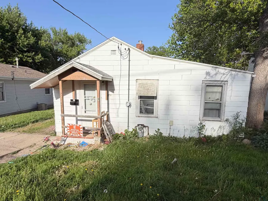 2622 S Helen St, Sioux City, IA 51106 - #2