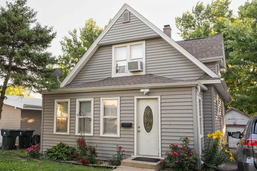 1217 S Helen St, Sioux City, IA 51106 - #2