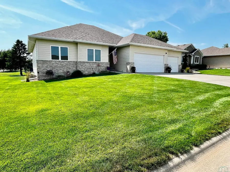 201 Lexington Court, Elk Point, SD 57025 - #3