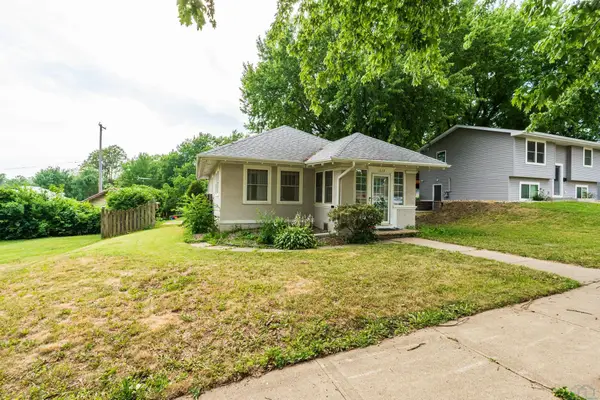 1027 1st Ave SE, LeMars, IA 51031