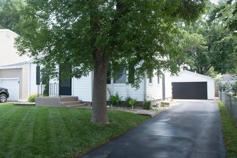 2624 S Glass, Sioux City, IA 51106 - #2