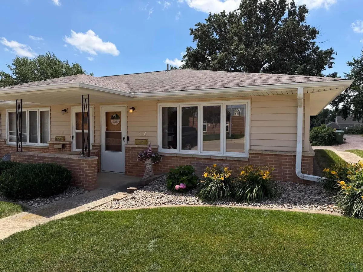 116 3rd St SE, Orange City, IA 51041 - #1