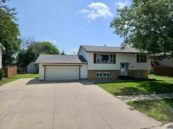 1005 Oak Lane, Storm Lake, IA 50588