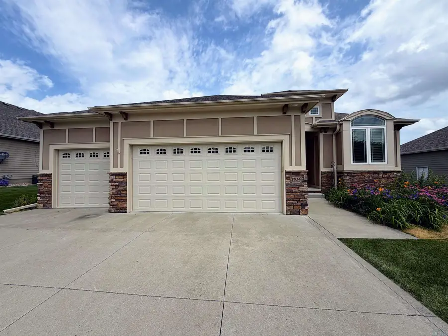 2704 Castles Gate Dr., Sioux City, IA 51106 - #2