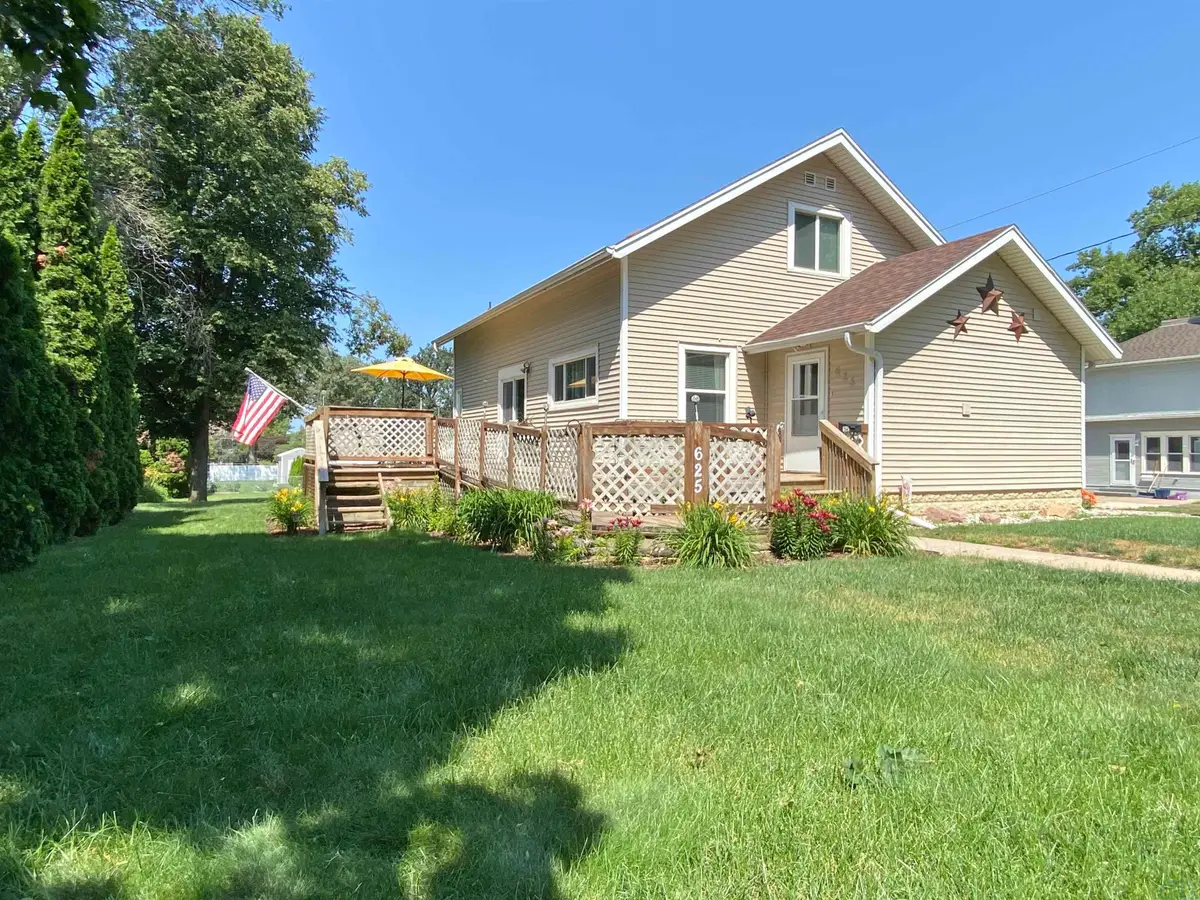 625 1st Ave SW, Le Mars, IA 51031 - #1