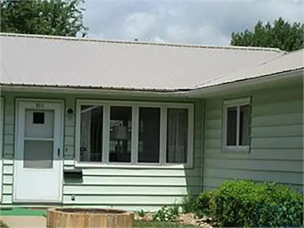 311 2nd St NE, Orange City, IA 51041