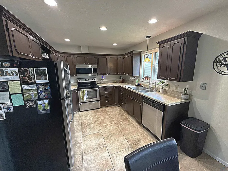 311 2nd St NE, Orange City, IA 51041 - #2