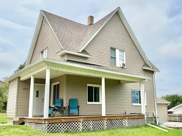 223 W Grand St., Hinton, IA 51024