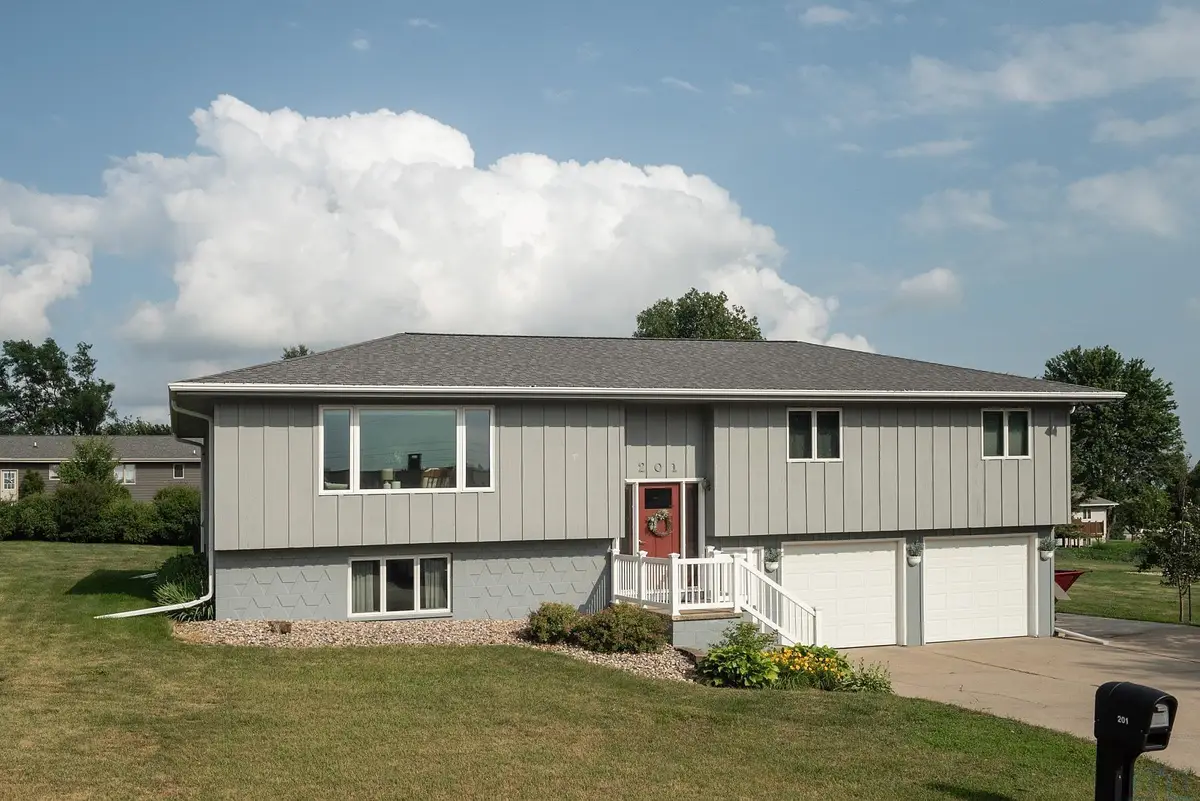 201 CAMBIER DR, Alton, IA 51003 - #1