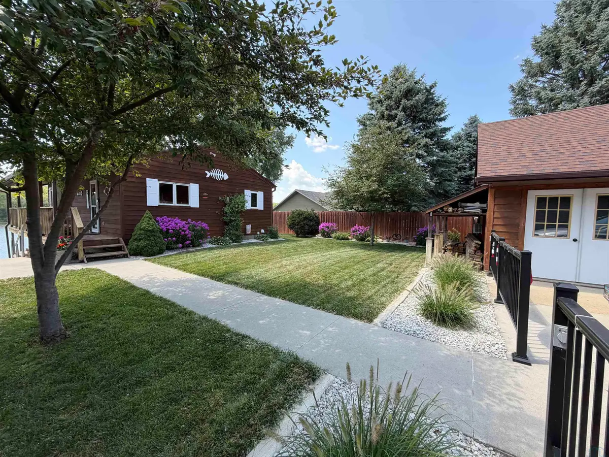 361 Lakeshore Dr, McCook Lake, SD 57049 - #1