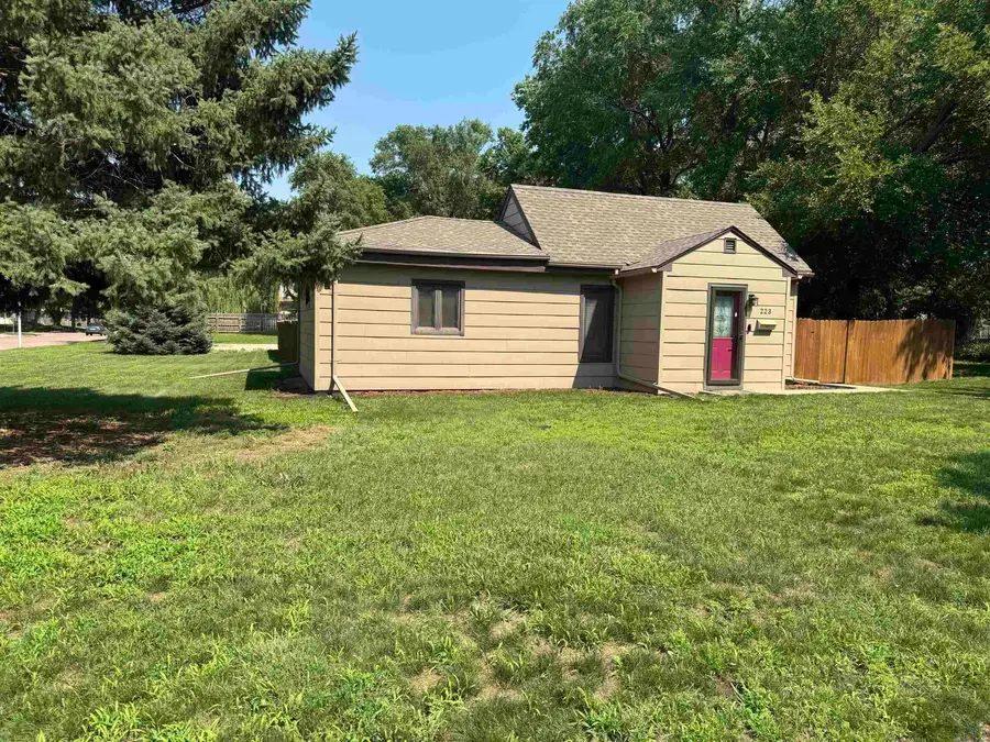223 Washington St., Vermillion, SD 57069 - #2