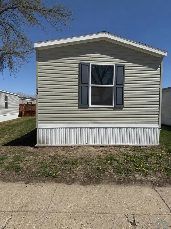 833 E Duke St #17, Vermillion, SD 57069
