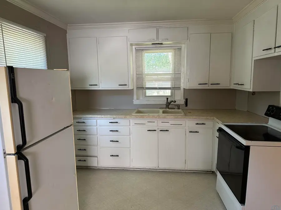 215 S Pine St., Vermillion, SD 57069 - #3