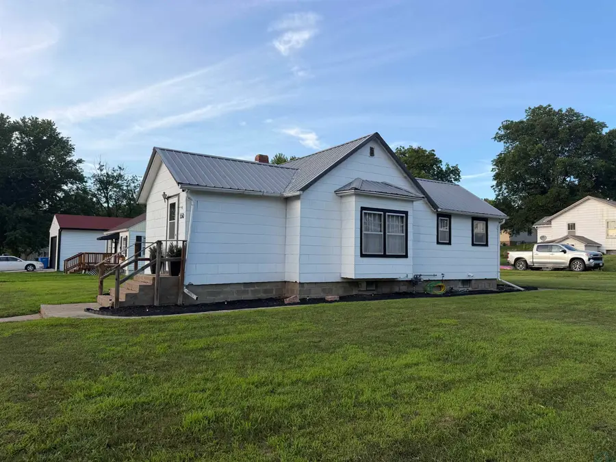 550 S 6th St, Akron, IA 51001 - #3