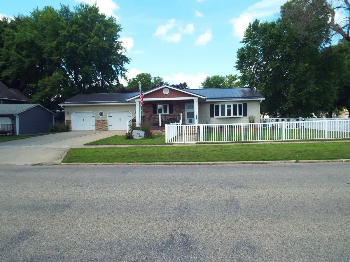 501 9th Avenue, Sibley, IA 51249 - #1