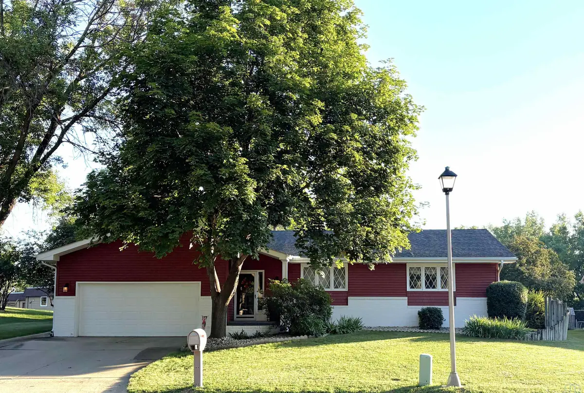 1331 Hiawatha Trl, Sioux City, IA 51104 - #1