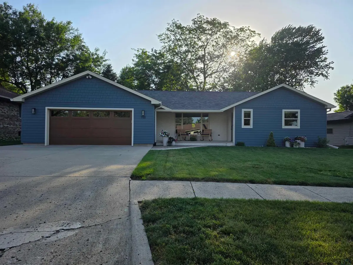 700 23rd Ave, Sheldon, IA 51201 - #1