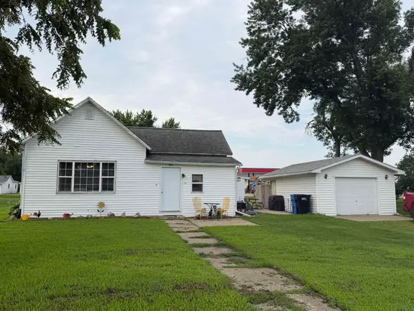 84 Hardy St, Akron, IA 51001