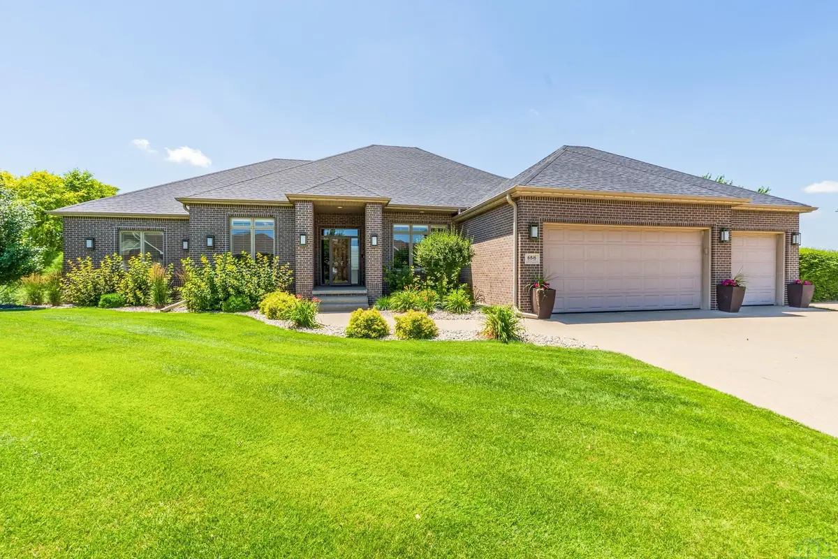 6816 Cypress Point, Sioux City, IA 51106 - #1