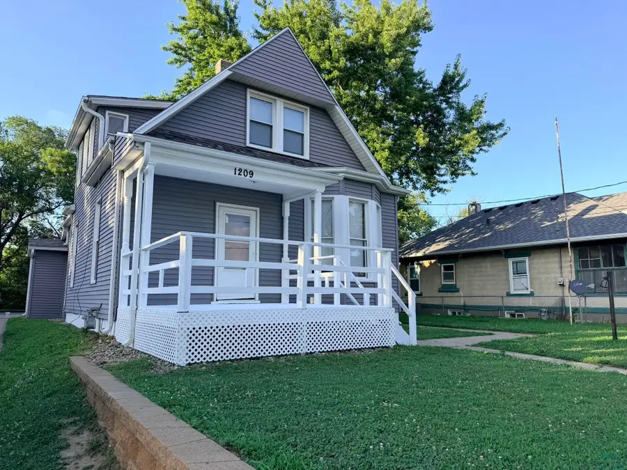 1209 W 6TH ST, Sioux City, IA 51103 - #2