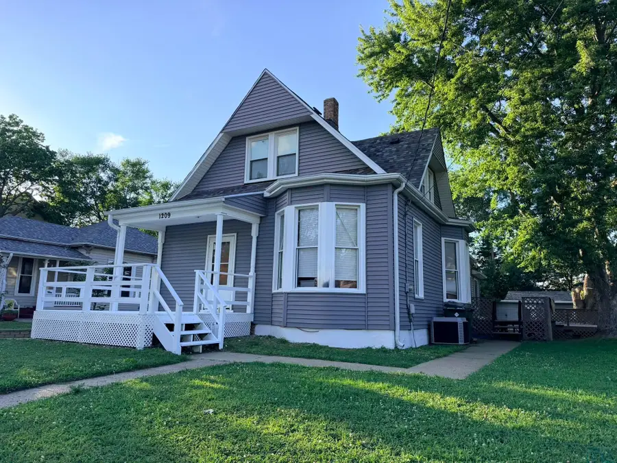 1209 W 6TH ST, Sioux City, IA 51103 - #3