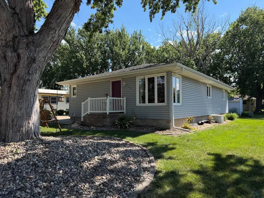 513 Iowa Ave SW, Orange City, IA 51041 - #3