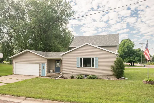 408 2ND ST, Hull, IA 51239