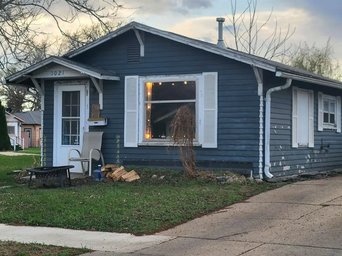 1021 B Street, South Sioux City, NE 68776 - #1