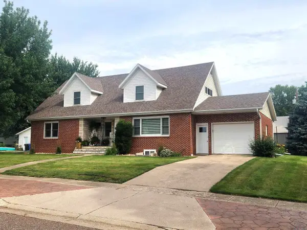 1317 1st St., Hull, IA 51239