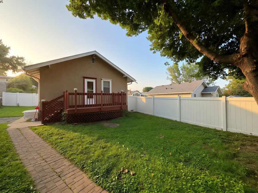3910 RIDGE AVE, Sioux City, IA 51106 - #2