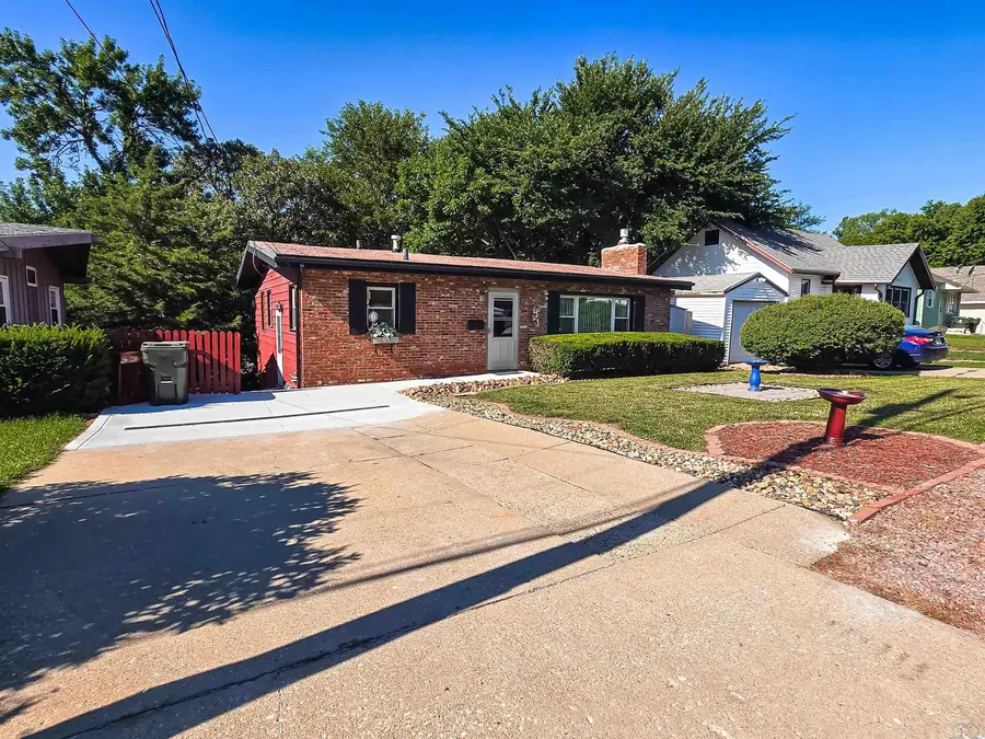 3932 W 4TH ST, Sioux City, IA 51103 - #2