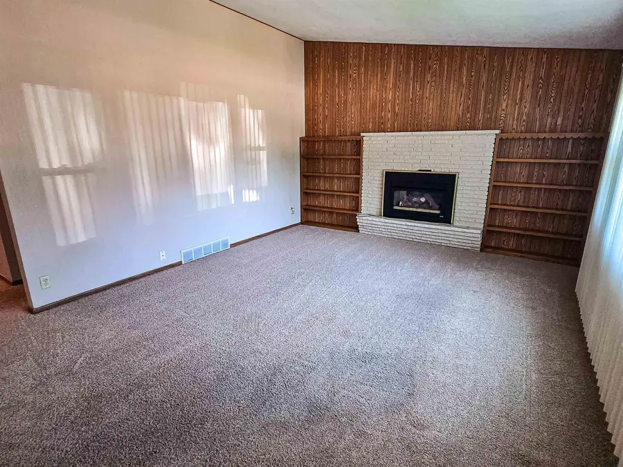 3932 W 4TH ST, Sioux City, IA 51103 - #3