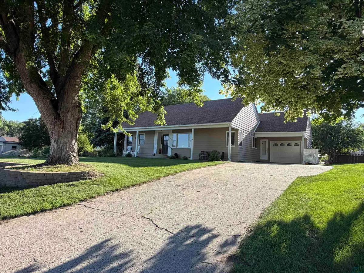 1115 Falcon Dr., Hawarden, IA 51023 - #1
