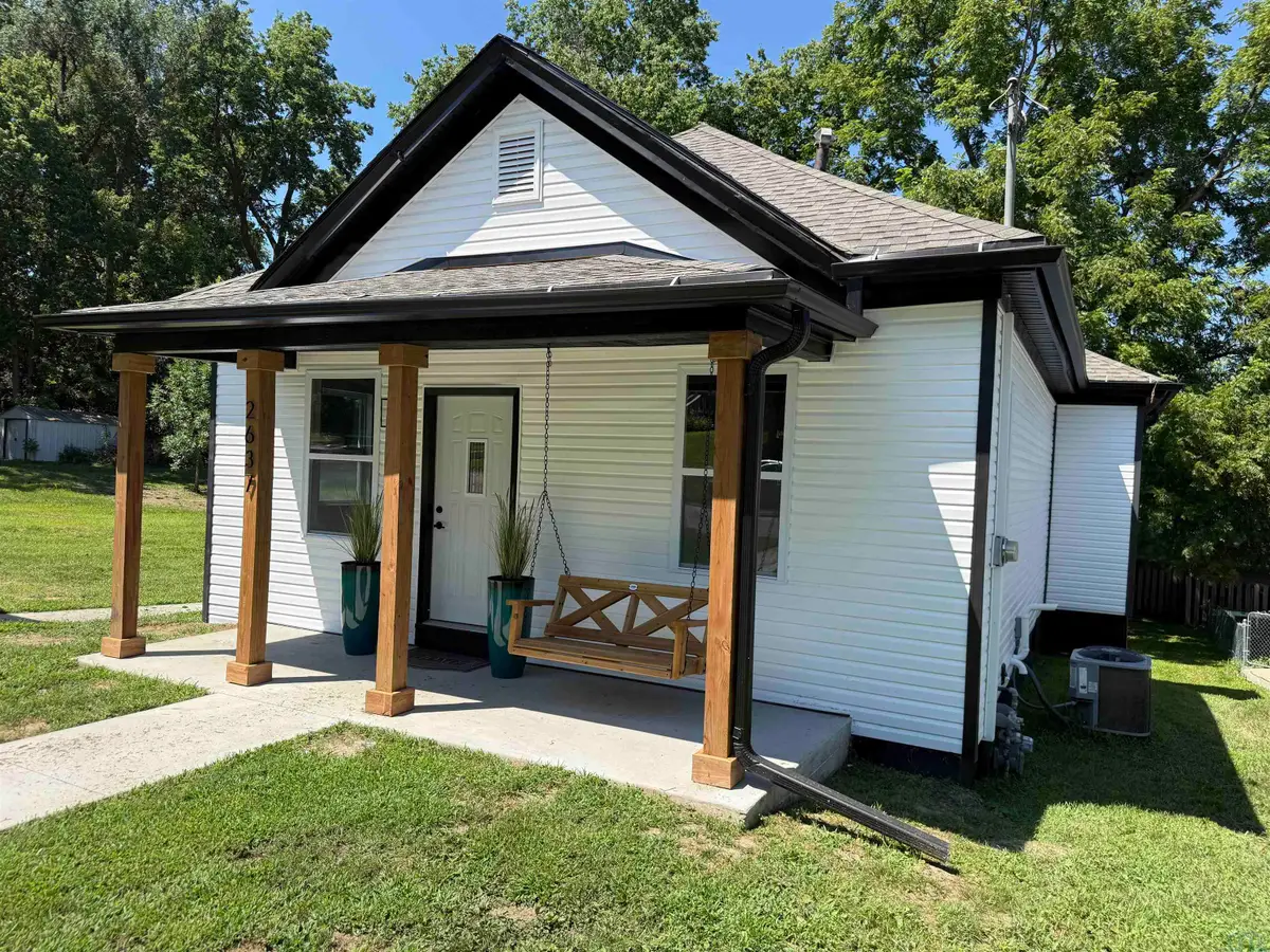 2637 S CLEVELAND ST, Sioux City, IA 51106 - #1