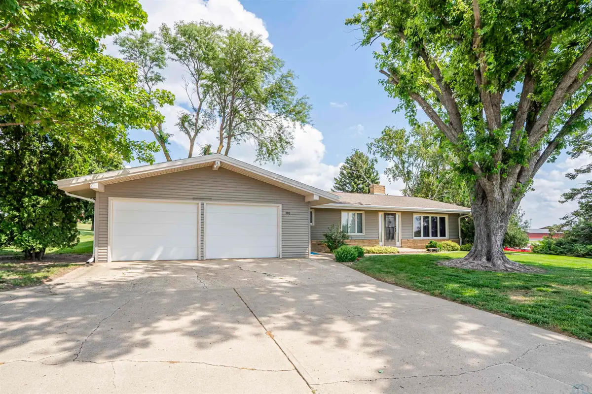 303 Virginia Street, Alton, IA 51003 - #1